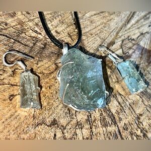Chunky Raw Greenish Quartz Pendant & Earrings